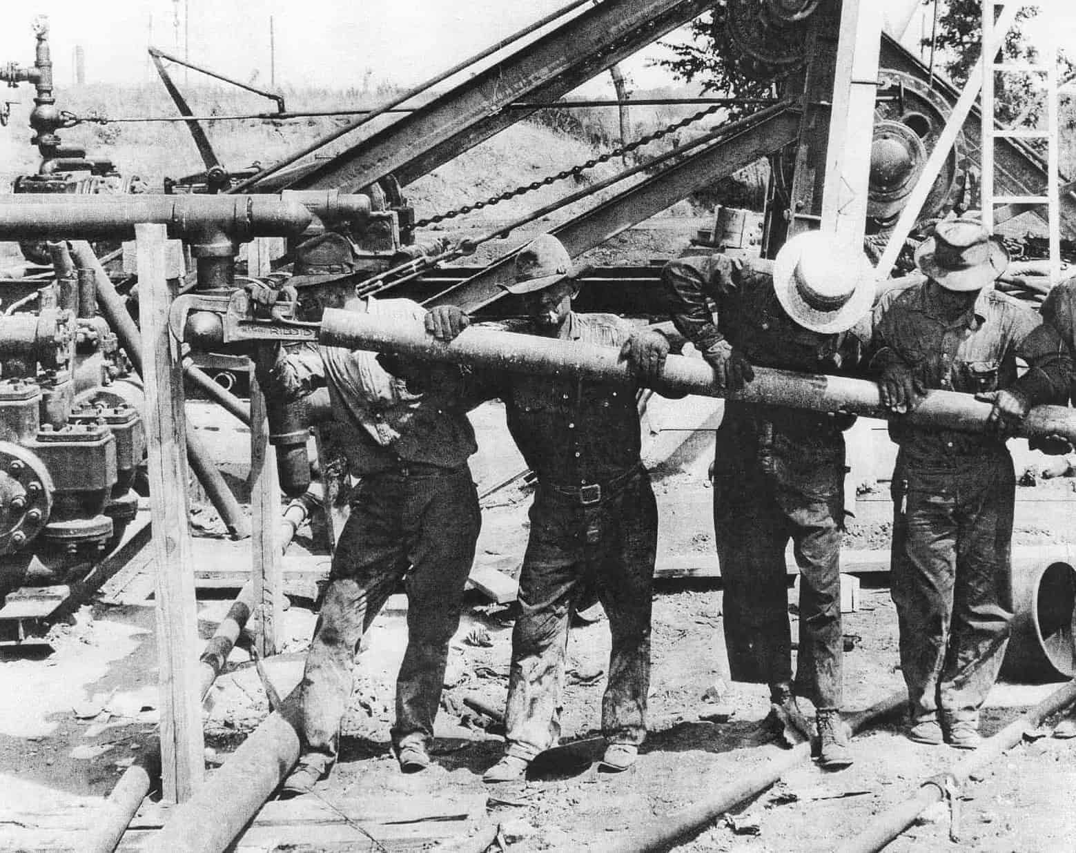 1927 Oilfield workers